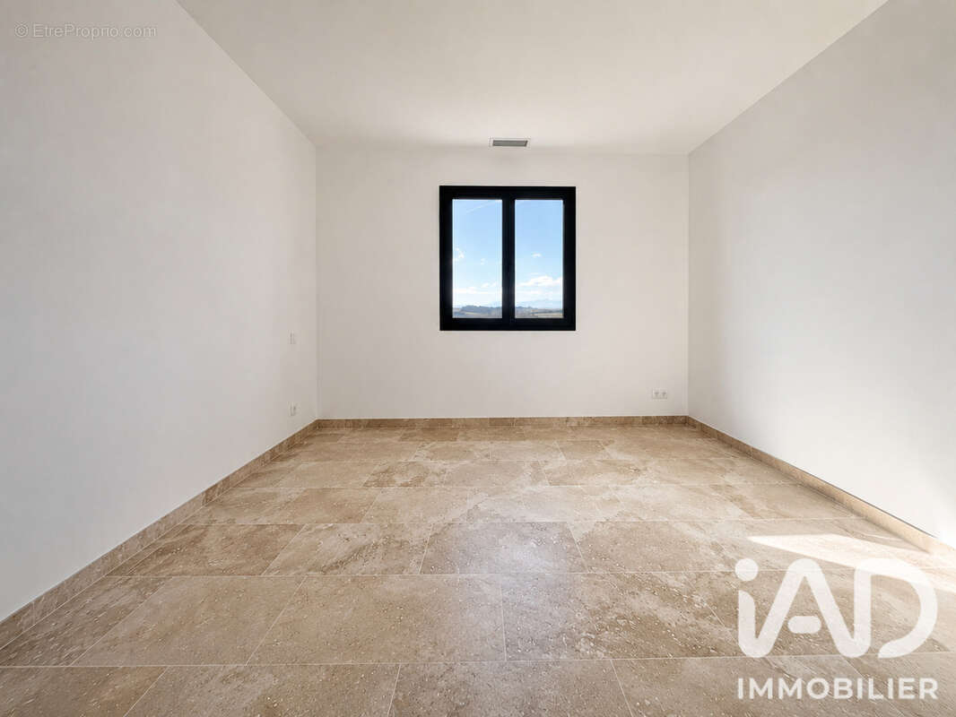 Maison 155 m² à Villeneuve-Les-Montreal  - photo 7