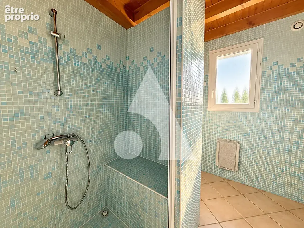 PERTUIS Maison d'env. 95m² hab avec 90m² de sous sol et 100m² de cour privative. - photo 9
