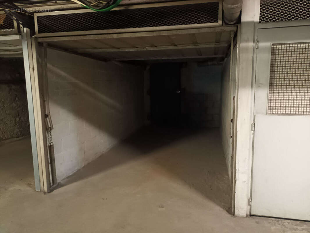 Parking à PARIS-15E