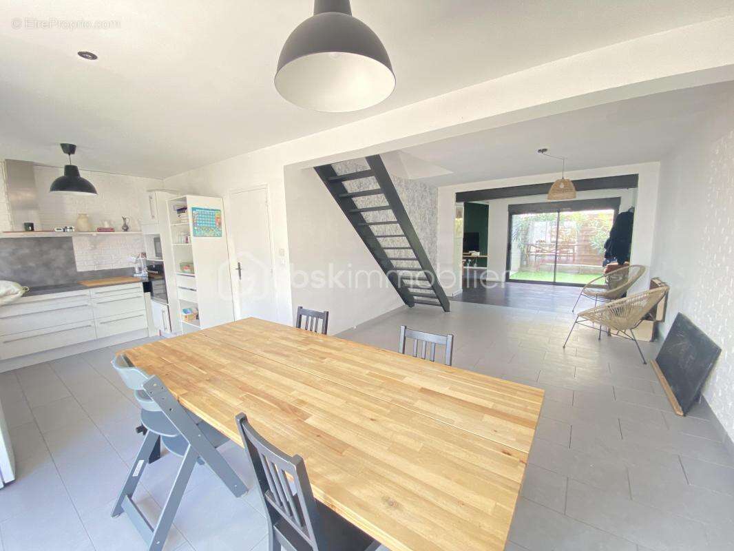 Maison à SAINT-CANNAT