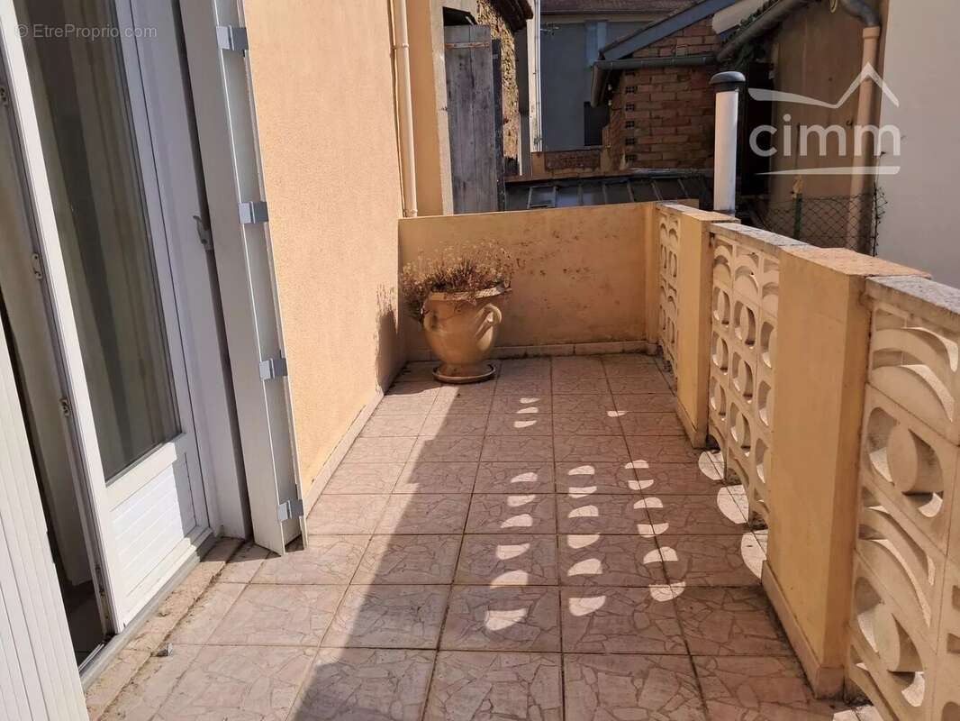 a vendre maison de village rénovée avec grande cour - photo 10