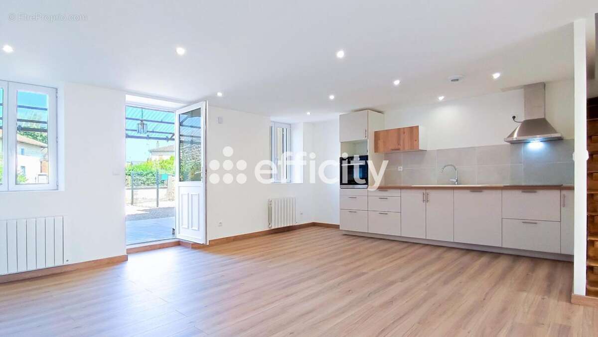 Maison à PONT-DE-VAUX