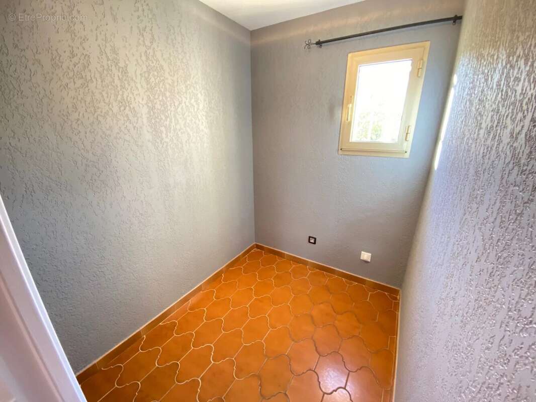 Appartement à LA LONDE-LES-MAURES