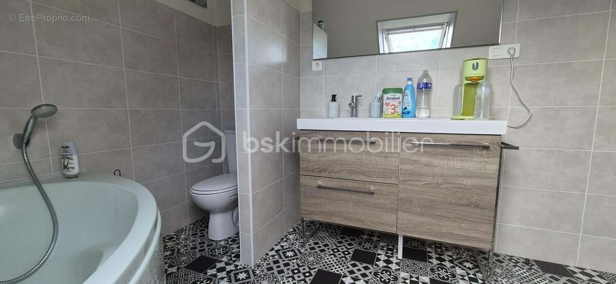 BEAUCÉ – Maison rénovée de 105,48 m² avec vie de plain-pied, sous-sol complet et terrain clos de 492 m² - photo 13