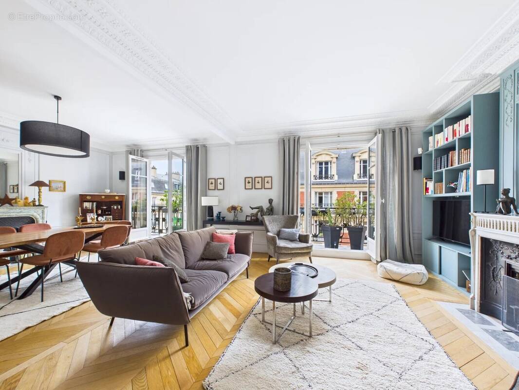 Appartement à NEUILLY-SUR-SEINE
