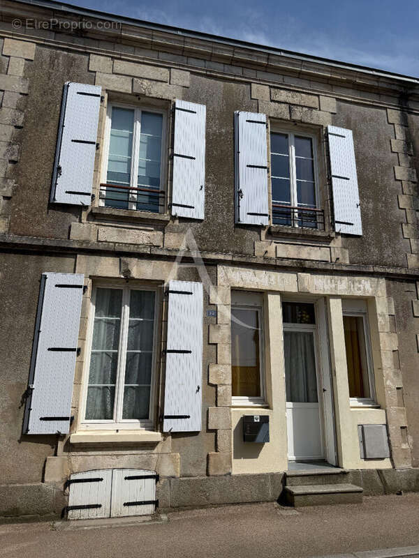 Maison à MOUTIERS-LES-MAUXFAITS