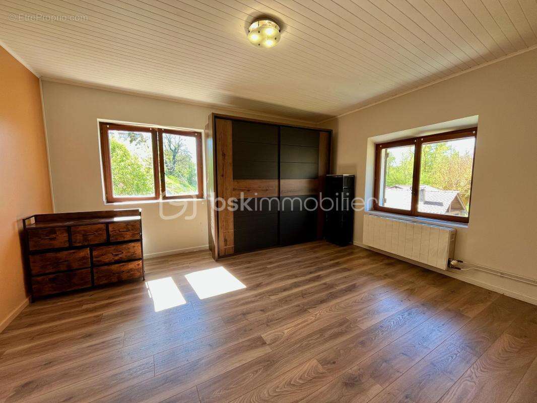 Maison de 130m2  - 25m2 de Garage - Jardin arboré, barbecue en dur et dépendance - photo 10