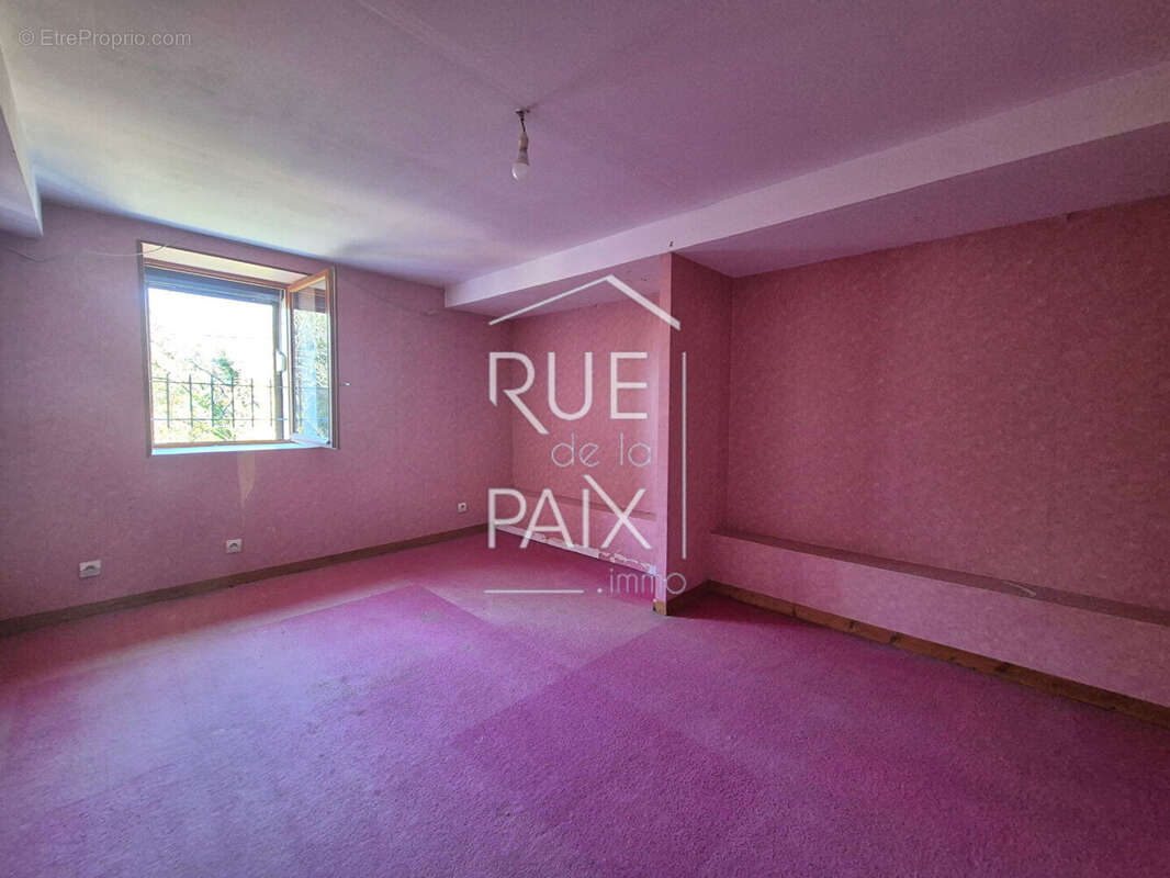 Maison à LES TROIS-MOUTIERS