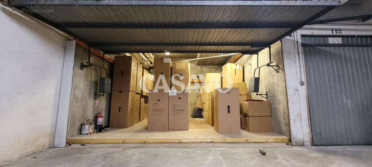 Parking à PARIS-18E