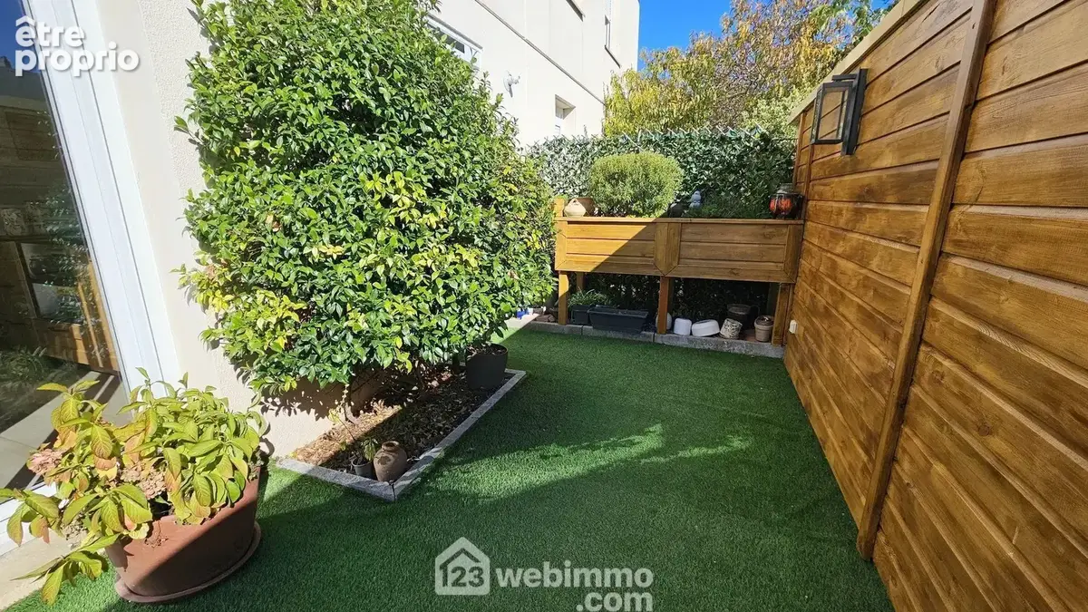 Voici une première terrasse sans vis à vis!