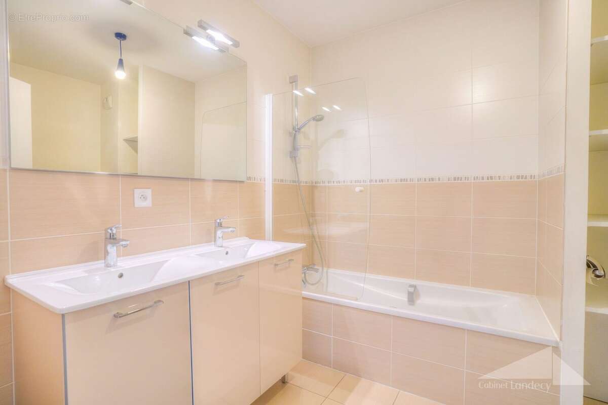 Appartement à PREVESSIN-MOENS