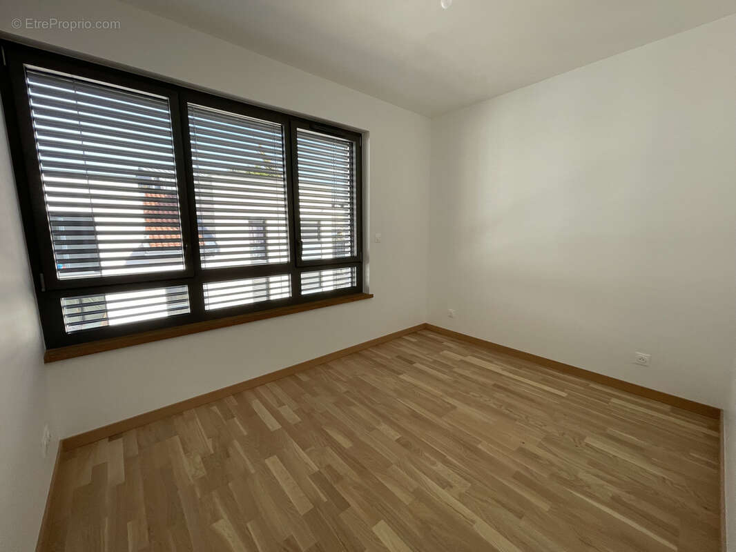 Appartement à LA TOUR-DE-SALVAGNY