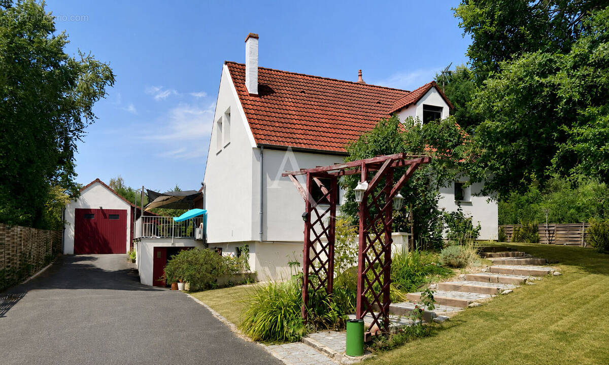 Maison familiale 4 chambres Checy 137 m2 - photo 1