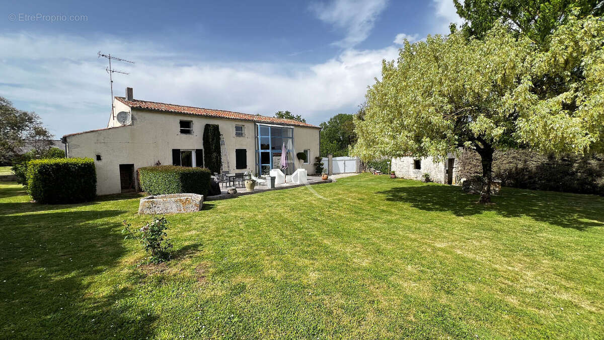 Maison190m² 6 pièces Corme Royale 3 000m² terrain - photo 13