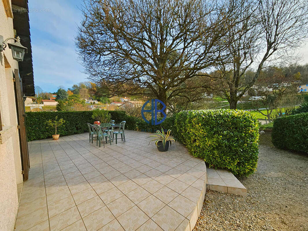 Maison à BONNEFAMILLE