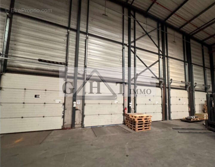 Entrepot / local d'activités de 5740m2 à vendre Argenteuil - photo 2