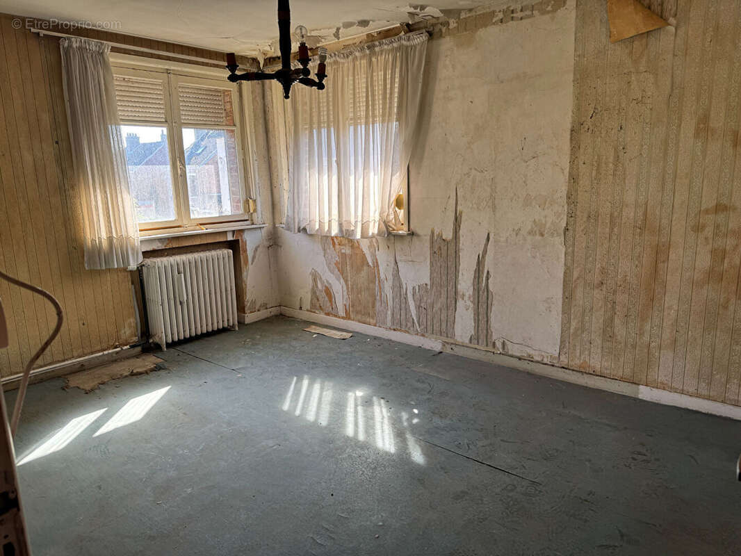 Maison individuelle à rénover de 4 chambres secteur Hôpital de VALENCIENNES - photo 5