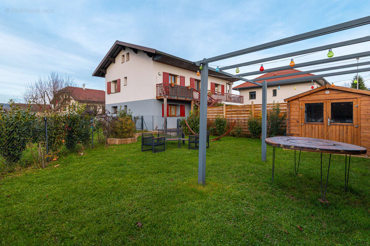 Appartement à POISY