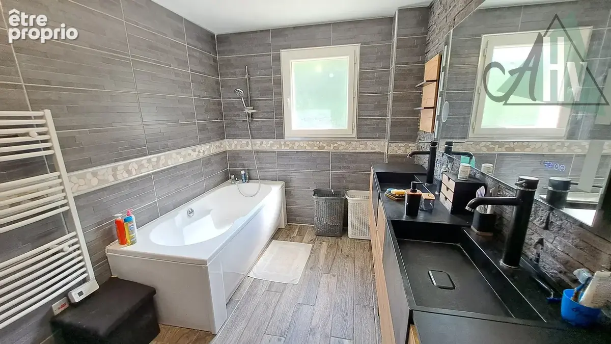 SERGINES - Pavillon récent de plain-pied de 96 m2 avec 2 chambres, étage pré-aménagé et jardin - photo 8