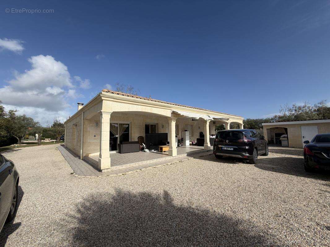Maison à AMBARES-ET-LAGRAVE