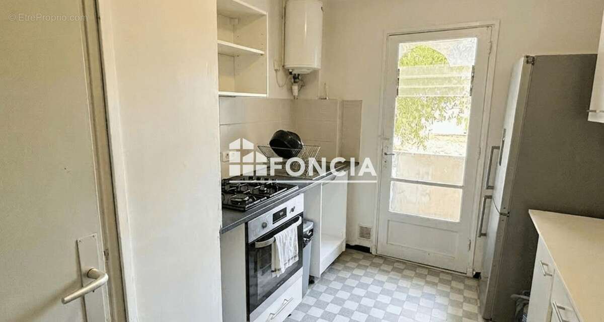 Appartement à MARSEILLE-4E