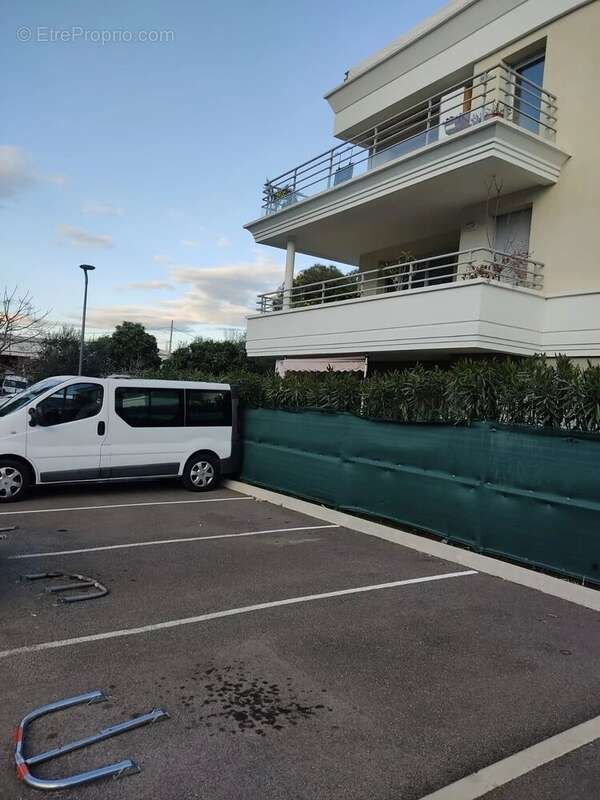 Parking à MANDELIEU-LA-NAPOULE