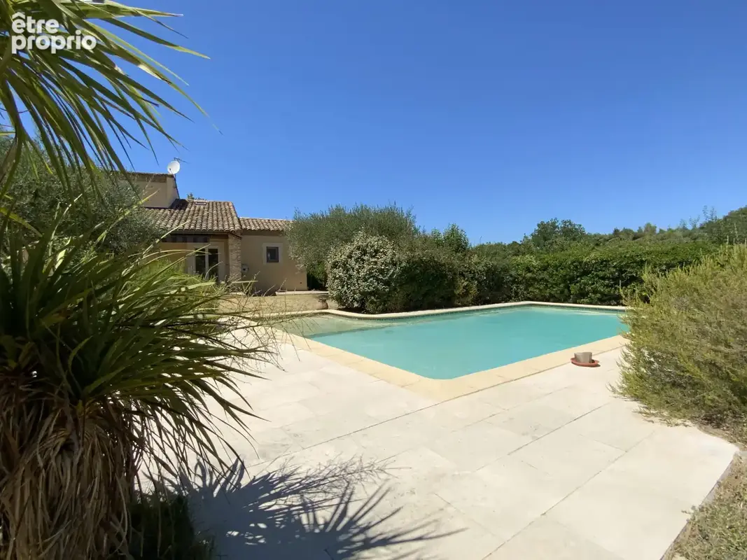 Charmante maison spacieuse avec terrain arboré et piscine. - photo 3