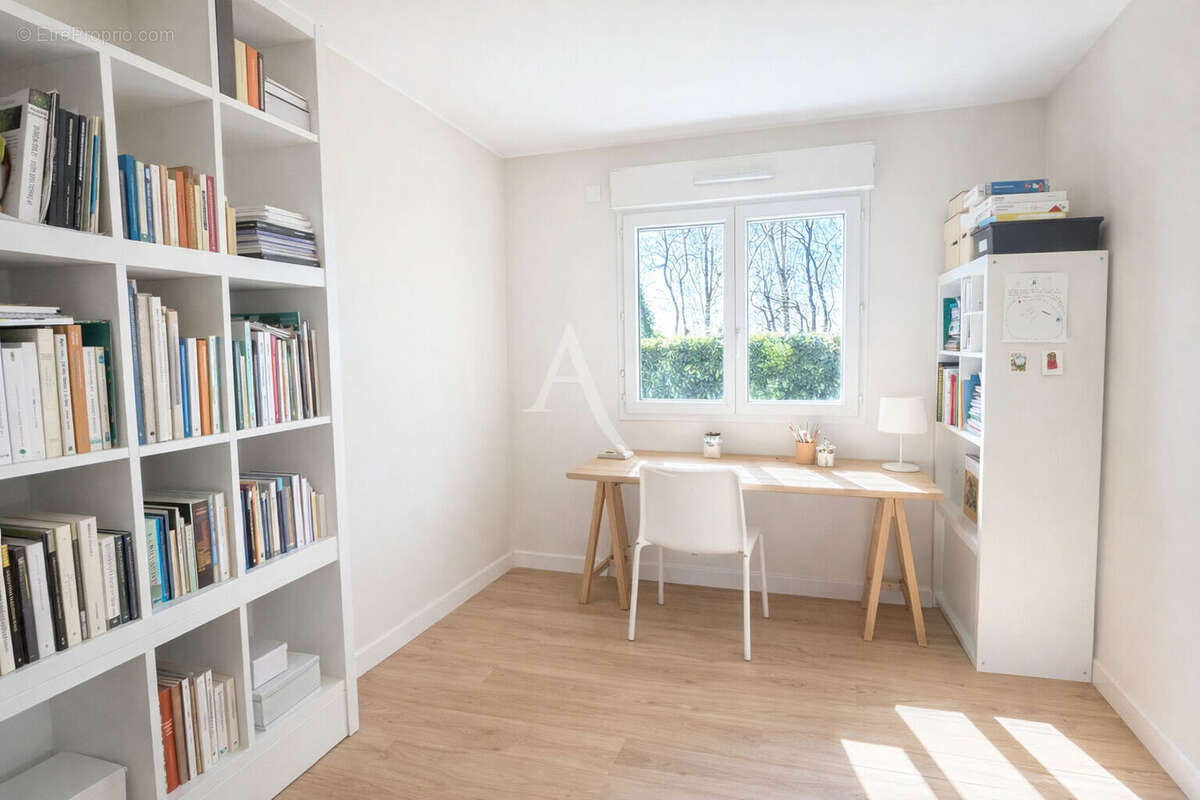 Appartement - 3 pièces - 74 m2 - jardin de 95m2 - box - PMR - photo 7