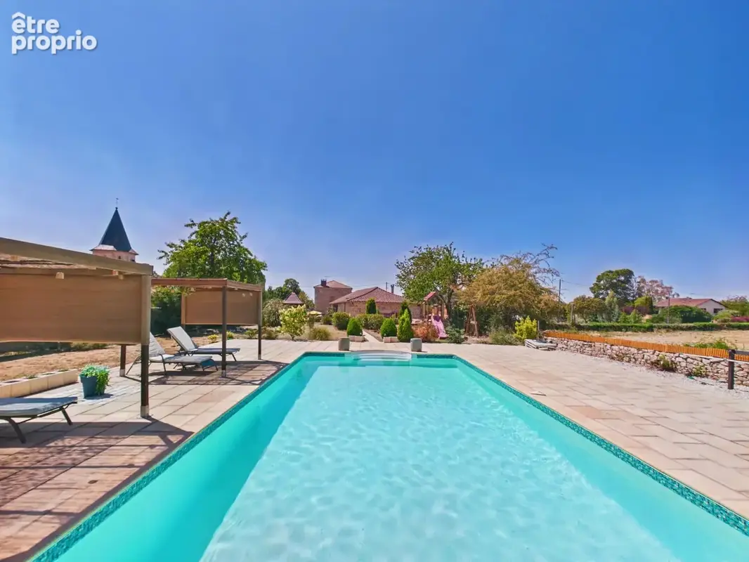 Charmante propriété avec deux maisons, grange et piscine chauffée - photo 5
