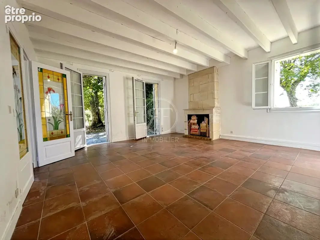 Maison en pierre avec dépendances et terrain de plus de 6 700 m² - photo 2