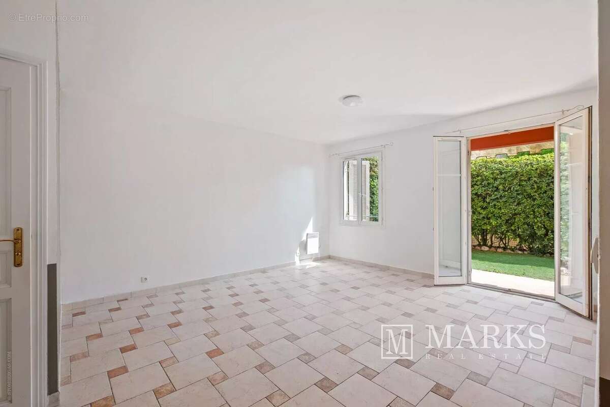 Appartement de 2 chambres avec terrasse, jardin et garage - photo 7