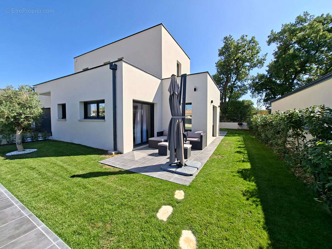 MAISON CONTEMPORAINE RT2020 5 pièce(s) 136 m2 ur 580m² terrain ROMANS SUR ISERE 26100 - photo 2