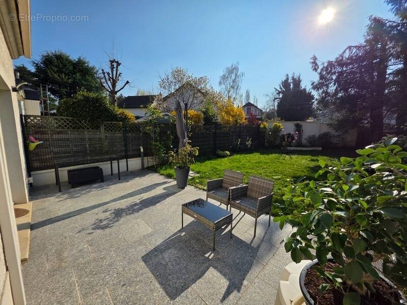 Maison à LA CELLE-SAINT-CLOUD