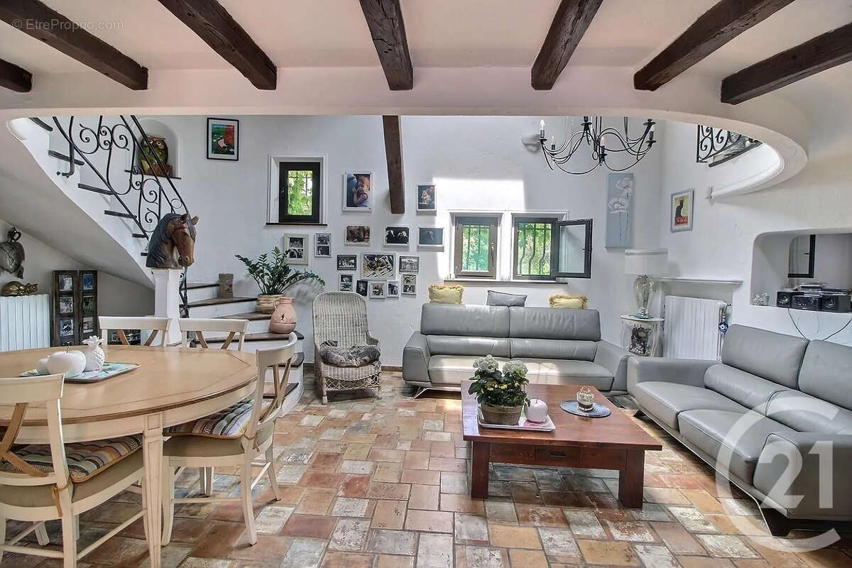 Maison à ROQUEFORT-LES-PINS