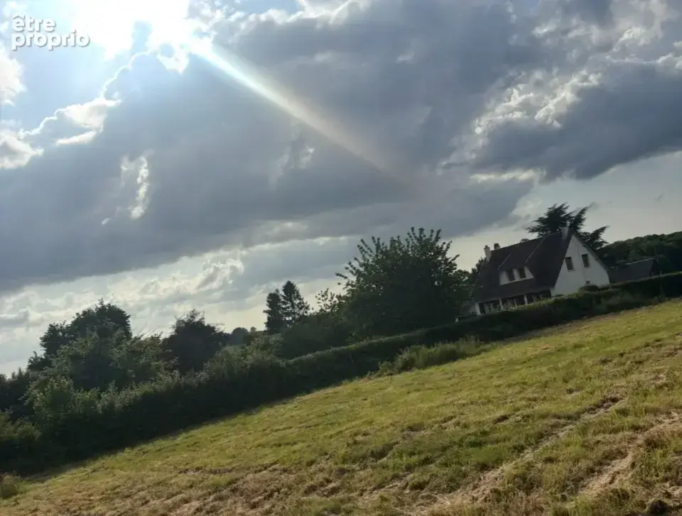 Terrain à LE TRAIT