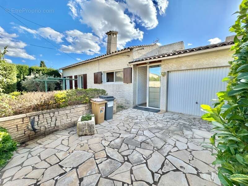 Maison à LA FARE-LES-OLIVIERS