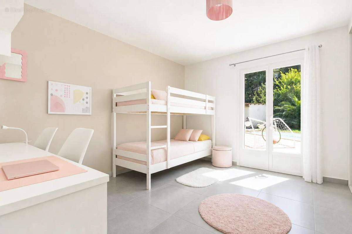 Maison 7 pièces avec grand jardin et piscine - photo 5