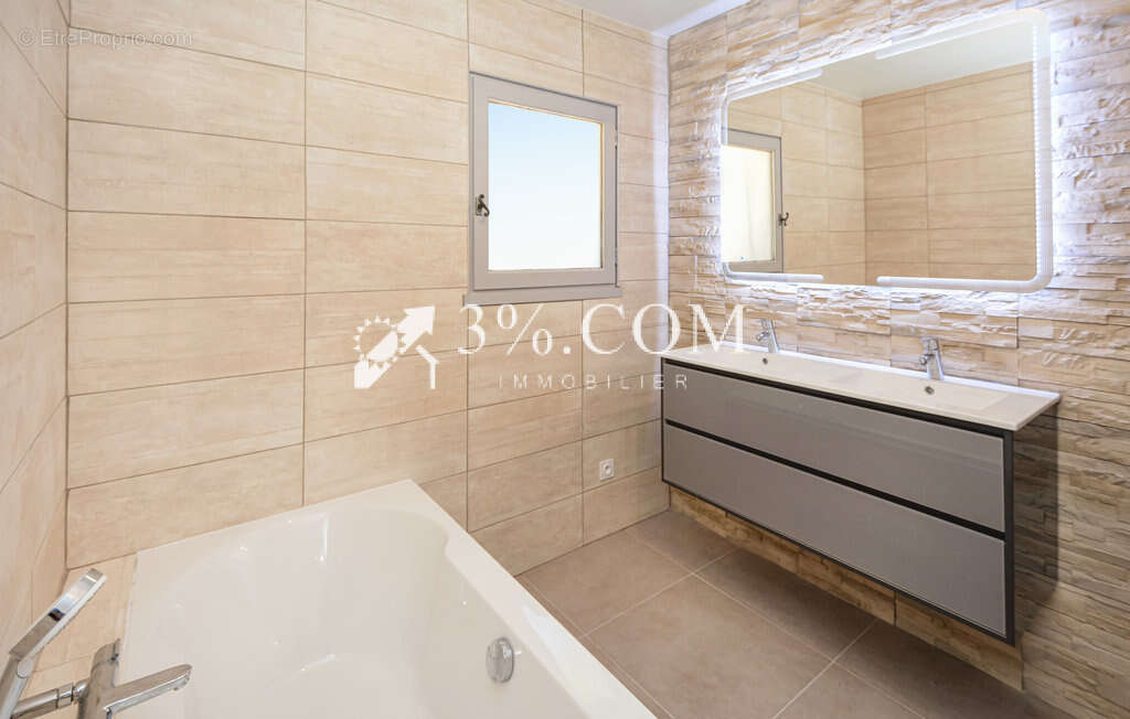 Maison à LES SALLES-DU-GARDON