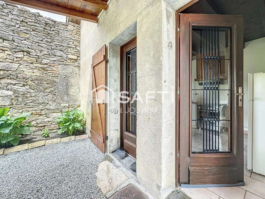 Photo 8