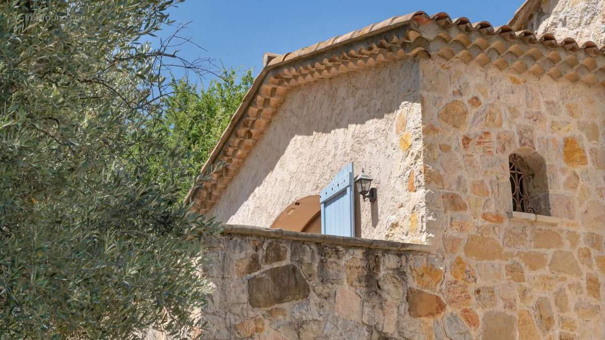 Maison à ROQUEFORT-LES-PINS