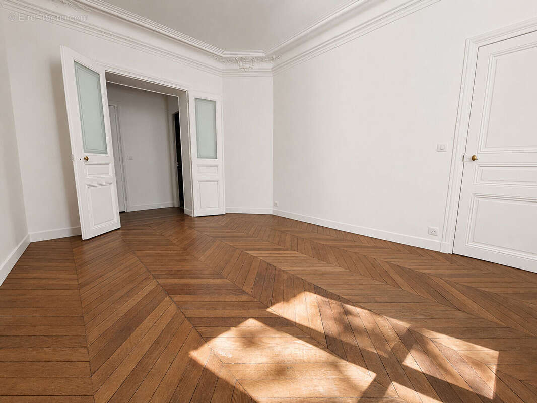 Appartement à PARIS-14E