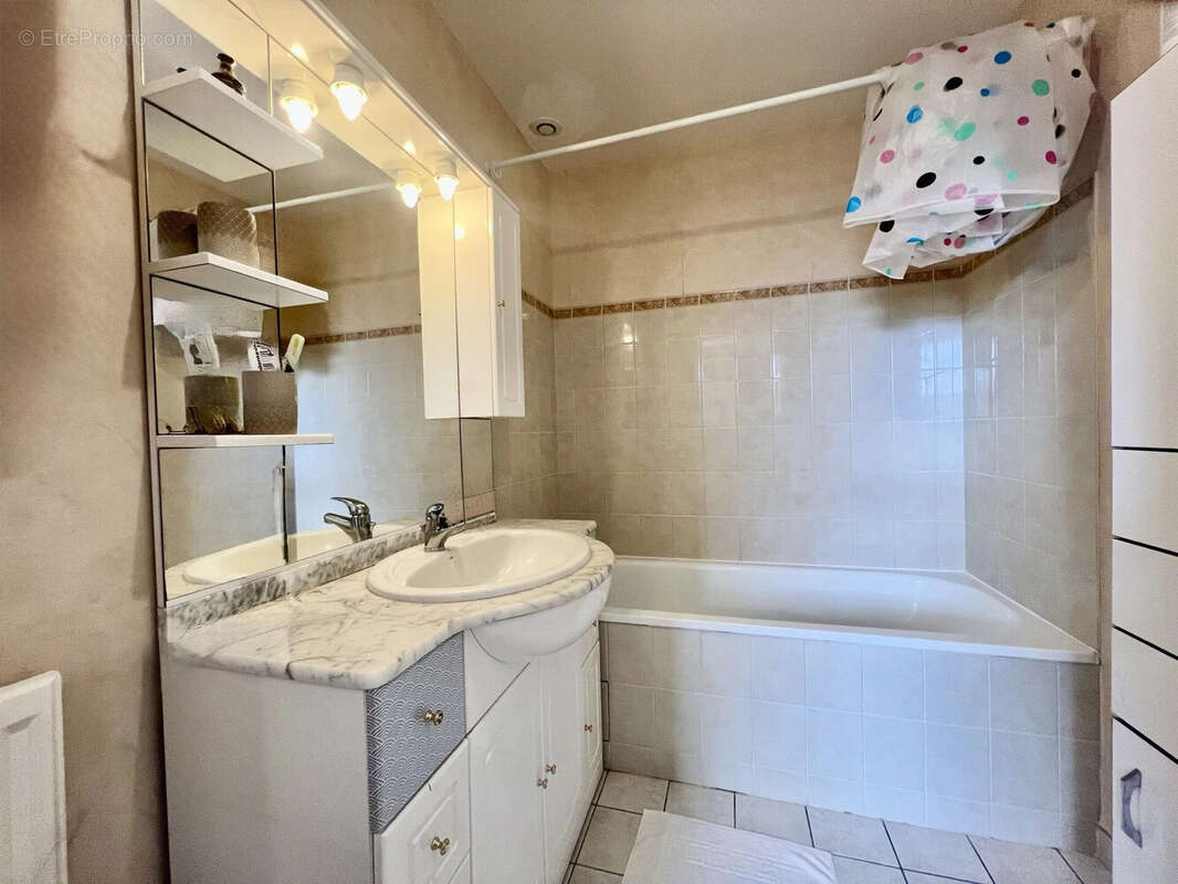 salle de bain parentale - Maison à MENUCOURT
