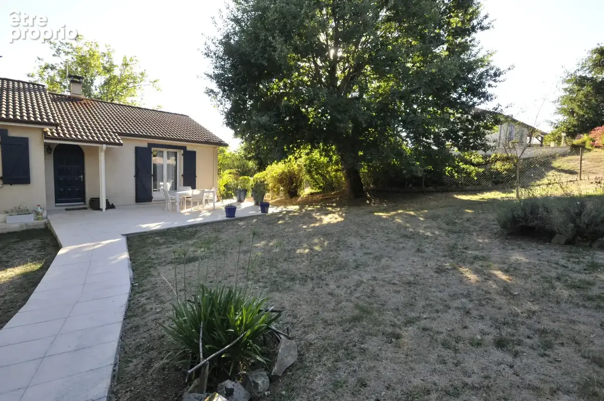 Maison sur sous sol semi enterré de 124m2 sur Boisseuil, La planche - photo 2