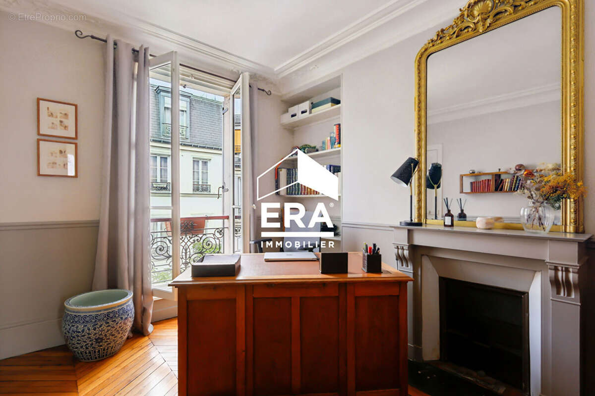Appartement à PARIS-17E