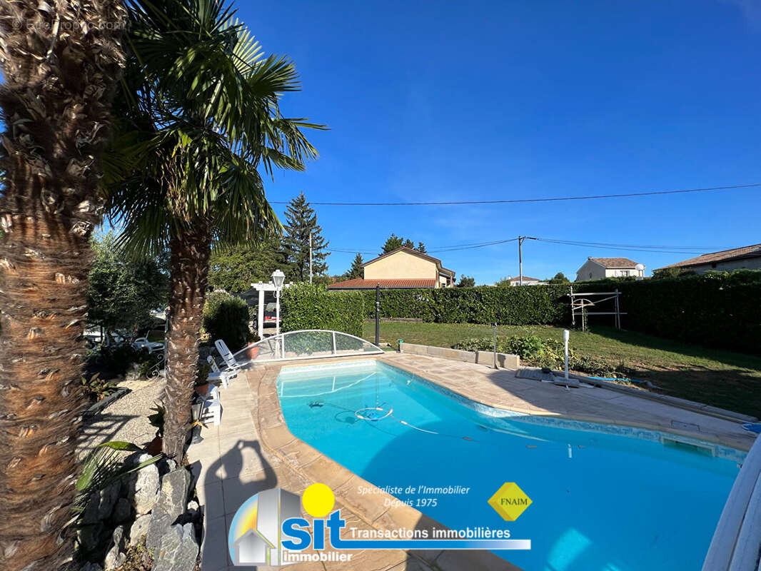 Terrain à CLONAS-SUR-VAREZE