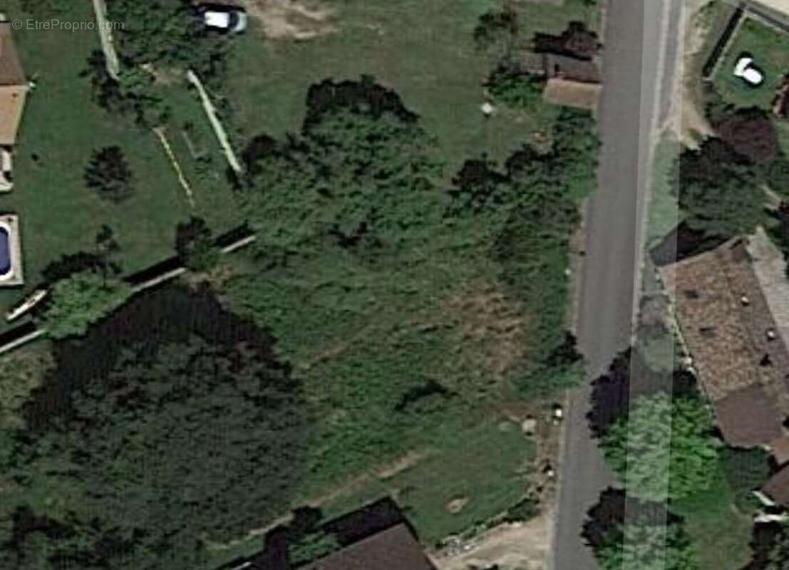 Terrain à LA CELLE-LES-BORDES