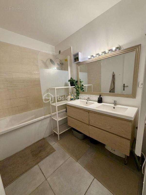 Appartement à COURCOURONNES