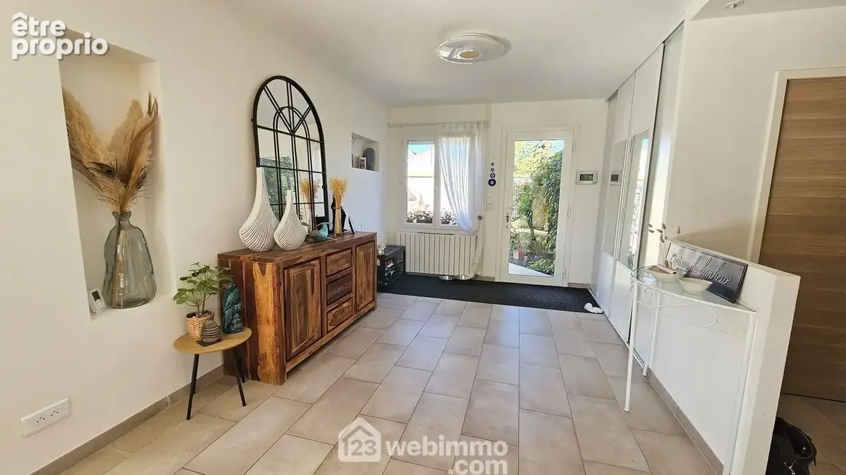 Une autre vue de l'entrée...