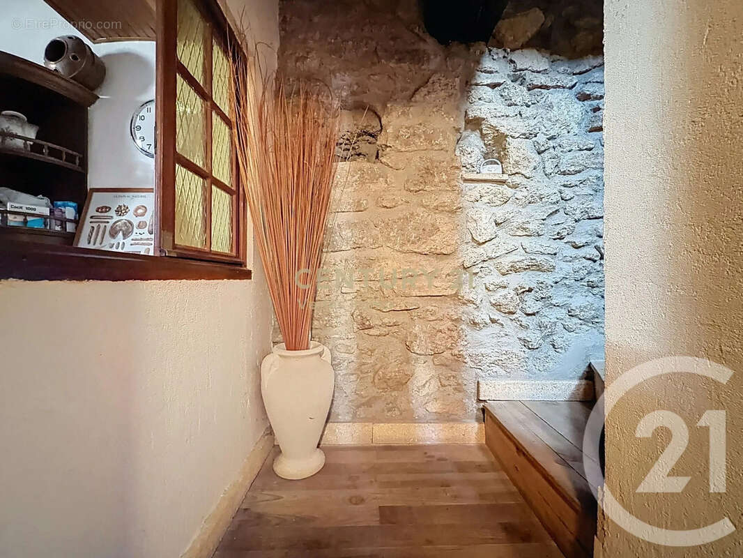 Maison 179 m² à Saussan  - photo 14
