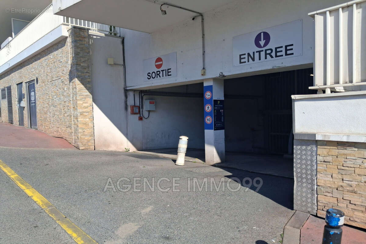 Parking à CANNES